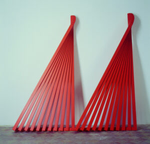 Lattenschichtung – Wandinstallation, 1999, Objekt 260 x 240 cm, bemalte Holzlatten, Atelier Adler